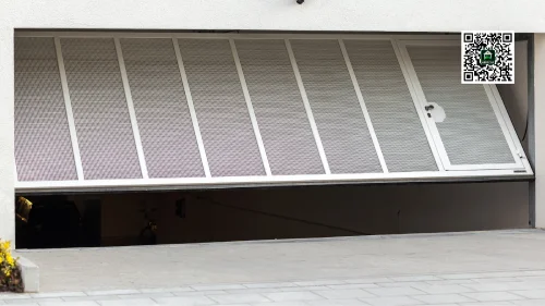 Puerta de garaje levadiza y basculante para casas y garajes en Bogotá